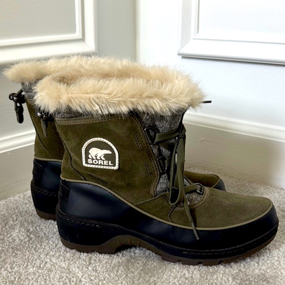 Sorel Green and Black Winter Rain Boots Cozy Fur Lining